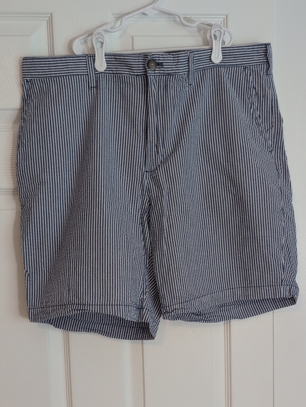 Nautica Men's Blue & White Seersucker Flat-Front Shorts